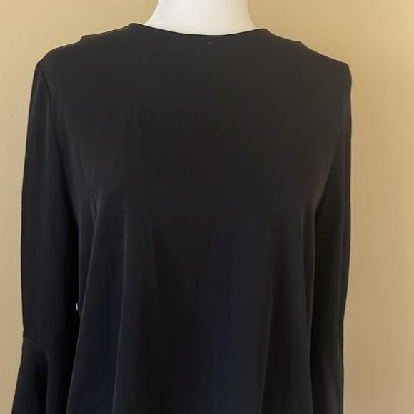 Button detail back blouse - Picture 2 of 9